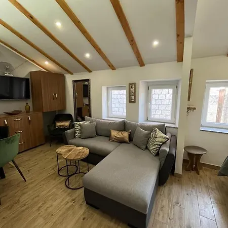 E & E Studio Deluxe Trogir