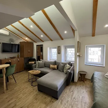 E & E Studio Deluxe Guest house