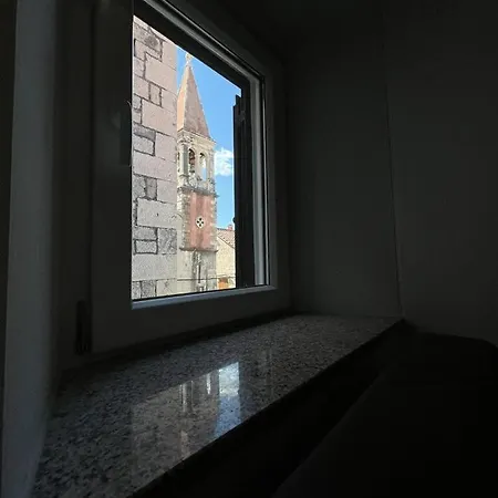 E & E Studio Deluxe Trogir