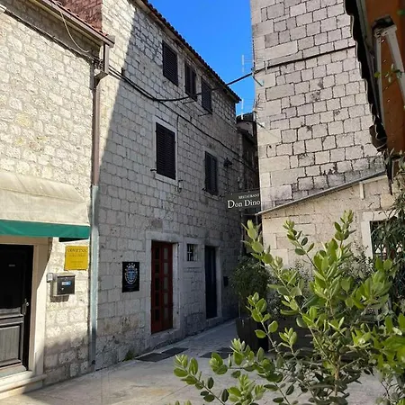E & E Studio Deluxe Guest house *